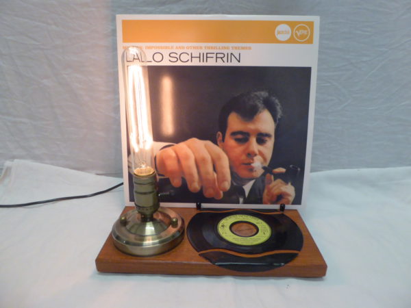 Lampe "Esprit-Rétro" vintage pour exposition et mise en valeur de pochette de disque vinyle .